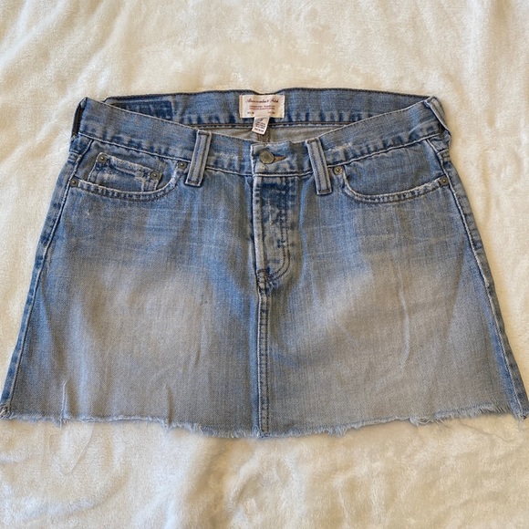 Abercrombie denim mini skirt 100% cotton size 8 light wash - Picture 1 of 8